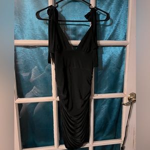 Perfect for New Year’s Eve !This is the perfect classic little black dress.